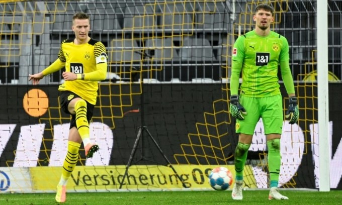 Dortmund thảm bại trong ngày thiếu Haaland