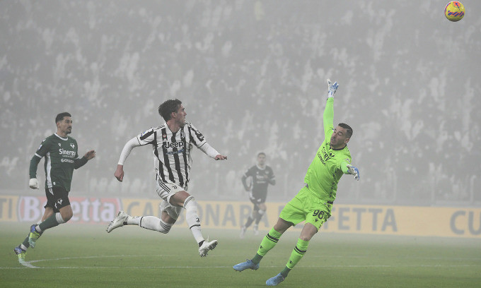 Vlahovic giúp Juventus vào top 4