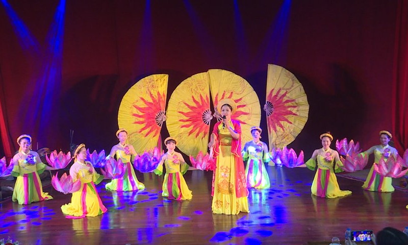 Mùa xuân, nghe khúc hát văn 