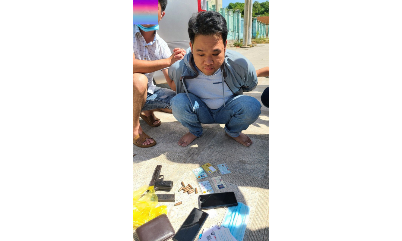 Bị bắt tại trạm thu phí khi mang súng K54 đi bán