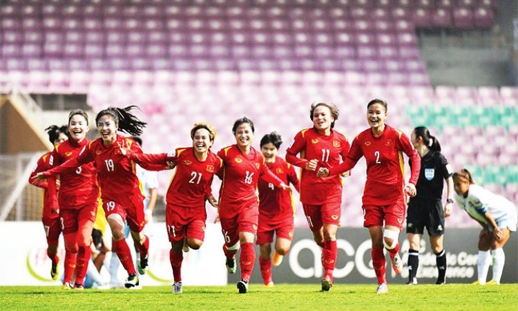 President decides to present Labour Order to national women's football team