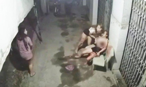 Sau cuộc cãi vã nữ tiếp viên karaoke bị đâm chết