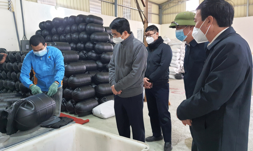 Phó Chủ tịch UBND tỉnh Phạm Văn Thành làm việc với huyện Vân Đồn về xây dựng nông thôn mới