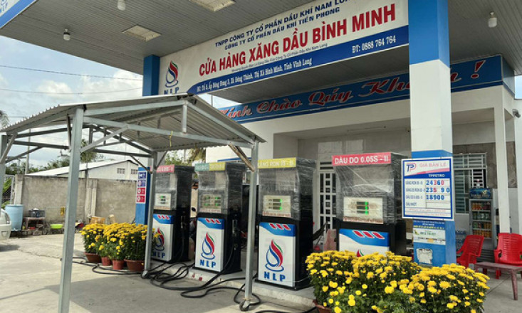 Phát hiện một cửa hàng xăng dầu ở Sóc Trăng ‘găm’ tới cả ngàn lít xăng