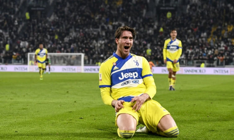 Vlahovic giúp Juventus vào bán kết Cup Italy