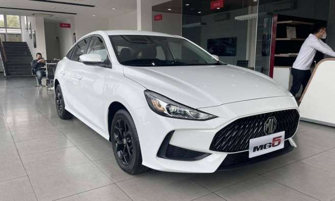 Cận cảnh MG5 2022 vừa về đại lý Việt: Thiết kế mãn nhãn, trang bị ngập tràn, tăng độ khó cho Kia K3