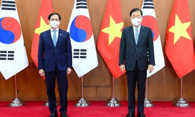 Vietnam, RoK Foreign Ministers talk ways to advance partnership