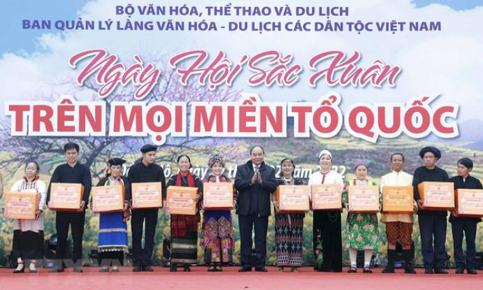 Chủ tịch nước dự Ngày hội 'Sắc Xuân trên mọi miền Tổ quốc'