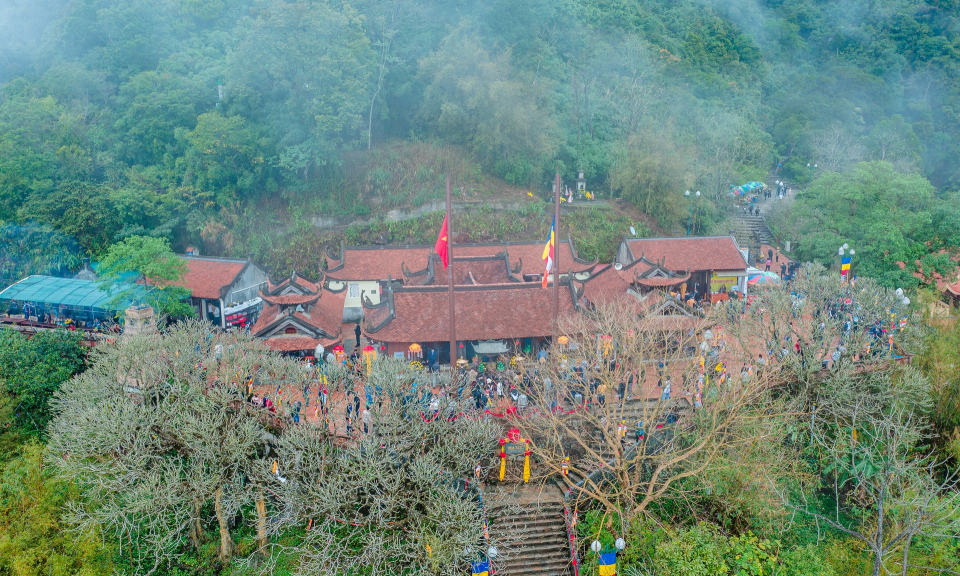 Ngôi chùa được đặt tên từ hoa khói mùa xuân