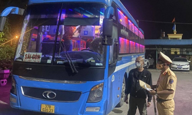 Truy bắt tài xế xe khách bỏ chạy sau khi gây TNGT chết người
