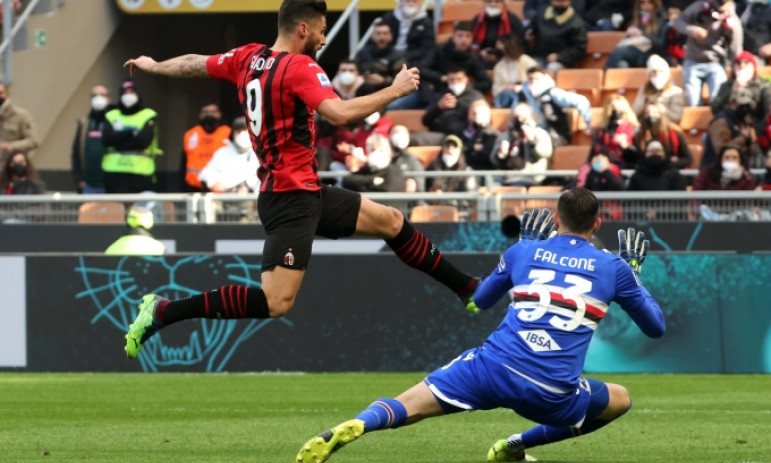 Milan chiếm đỉnh bảng Serie A