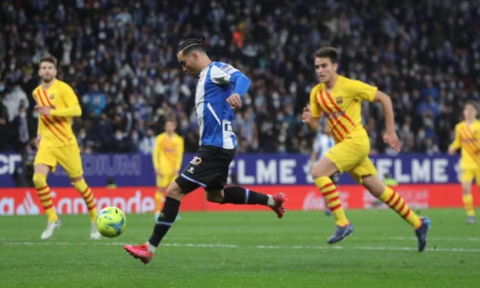 De Jong cứu Barca
