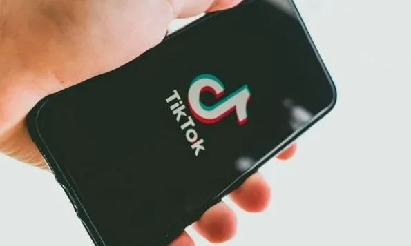 TikTok và YouTube là những nền tảng thu thập và chia sẻ dữ liệu nhiều nhất