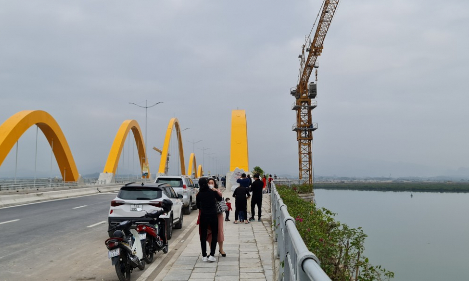 Đầu tư hạ tầng giao thông đồng bộ, an toàn