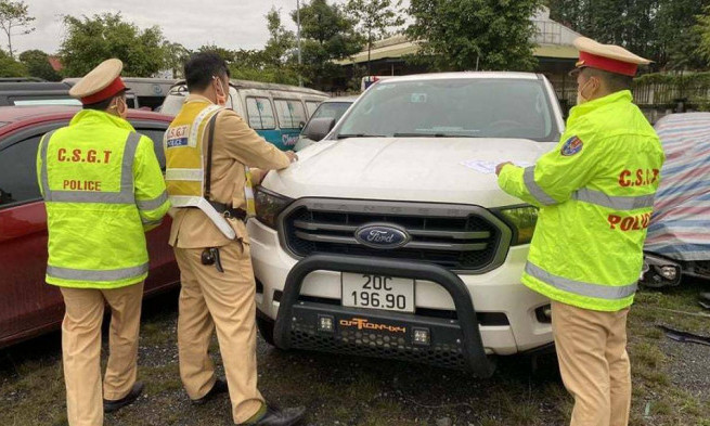 Bị phát hiện dương tính, hai tài xế khai "vô tình" dùng ma tuý