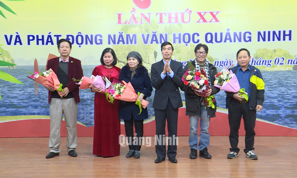 Hội VHNT tỉnh tổ chức Ngày Thơ Việt Nam và phát động Năm Văn học Quảng Ninh 2022