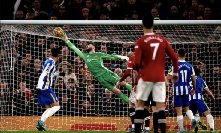 Ronaldo đưa Man Utd trở lại top 4