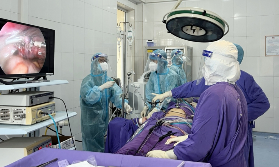 Cứu bệnh nhân mắc Covid-19 bị vỡ khối chửa ngoài tử cung