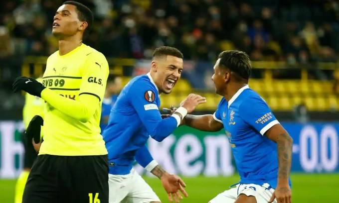Dortmund thảm bại trên sân nhà