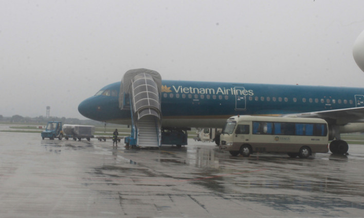 Nhiều chuyến bay chuyển hướng vì sương mù dày đặc
