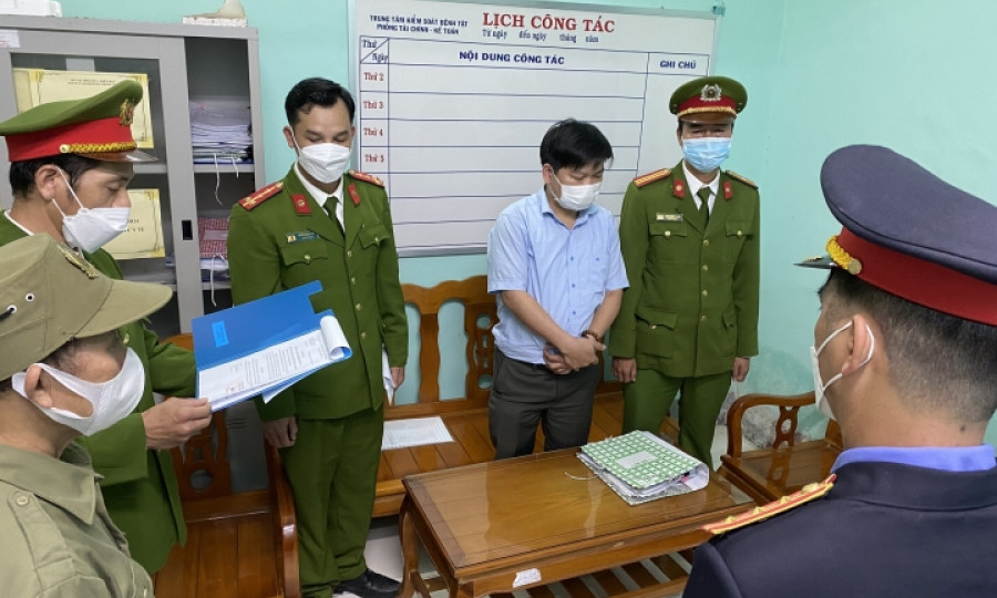 Khởi tố Giám đốc CDC Thừa Thiên - Huế liên quan mua bán kit test COVID-19