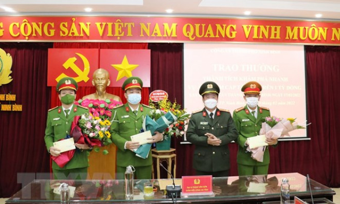 Bắt đối tượng phá két của trung tâm thương mại, lấy gần 1,3 tỷ đồng