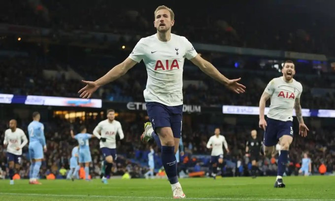 Song sát Son - Kane nhấn chìm Man City