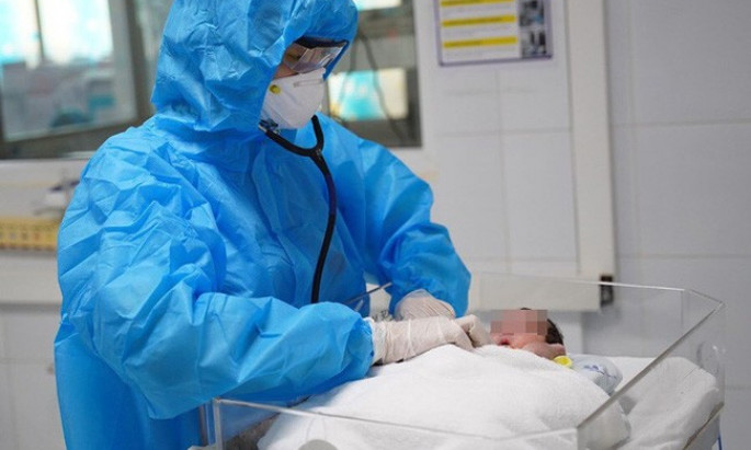 Hà Nội yêu cầu tập trung công tác điều trị cho trẻ em mắc COVID-19
