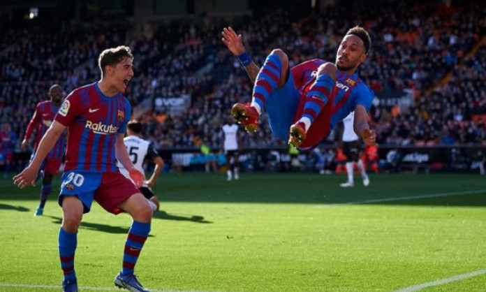 Arteta bị chỉ trích dữ dội khi Aubameyang nổ súng cho Barca
