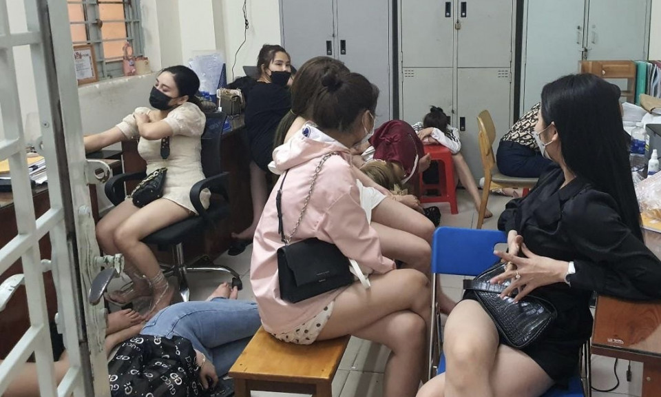 ‘Đột kích’ quán bar, phát hiện 50 người dương tính với ma túy