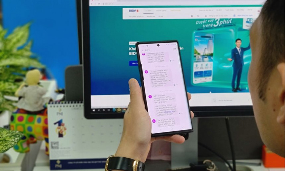 Bao nhiêu ngân hàng miễn phí dịch vụ tin nhắn SMS?
