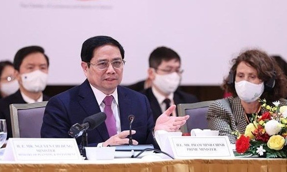 PM attends Vietnam Business Forum's high-level session