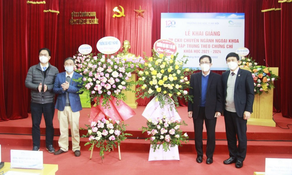 Khai giảng lớp Bác sĩ chuyên khoa II chuyên ngành Ngoại khoa đầu tiên tại Quảng Ninh