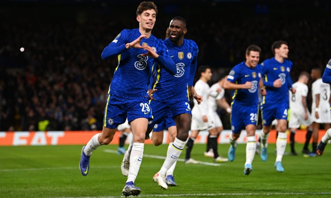 Chelsea đặt một chân vào tứ kết Champions League