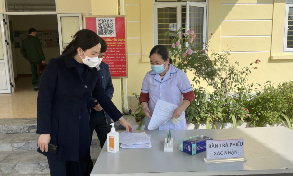 Vice Chairwoman Nguyen Thi Hanh inspects Covid-19 prevention and control in Ha Long city and Quang Yen town