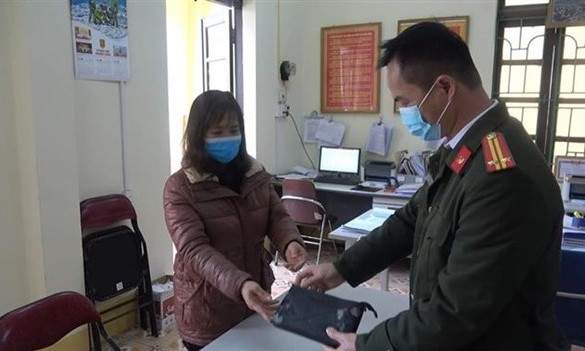 Nhặt được hơn 100 triệu đồng trả lại cho người đánh rơi