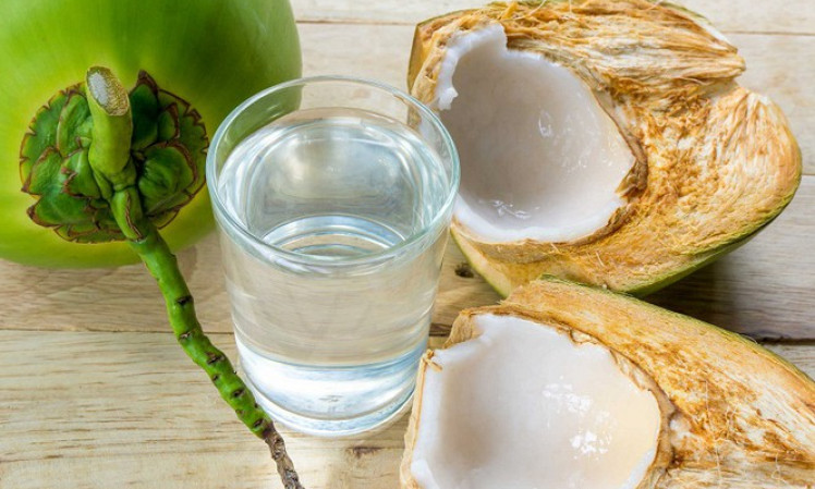 Người mắc Covid-19 uống nước dừa được không?