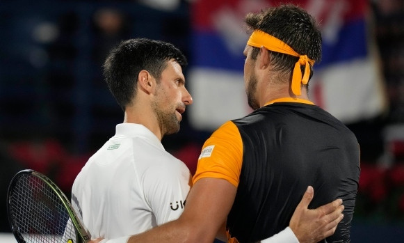 Djokovic thua sốc tay vợt ngoài top 100