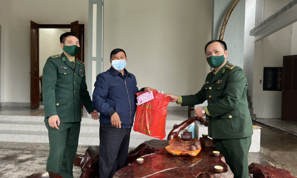Phát huy vai trò của những “cột mốc sống”