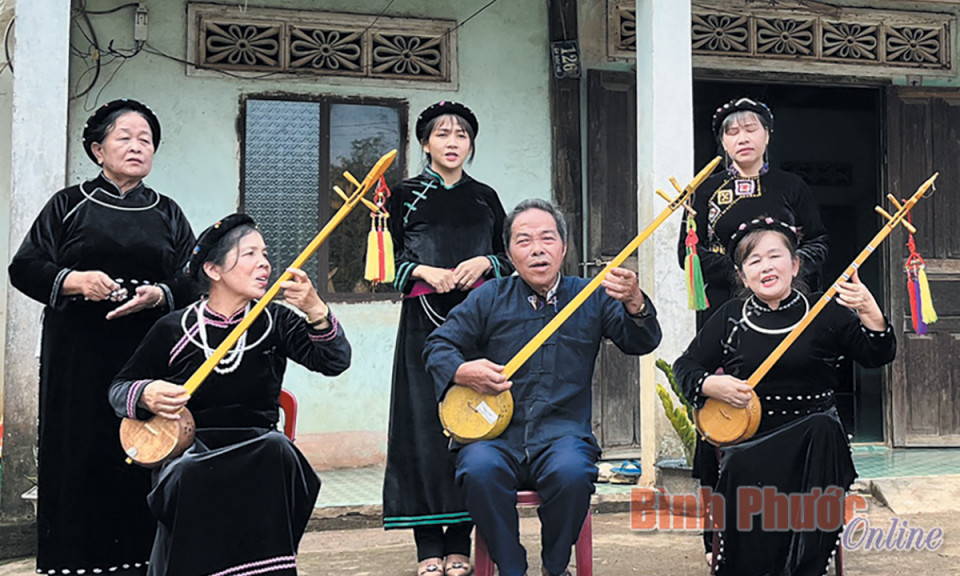 Nâng niu hồn dân tộc