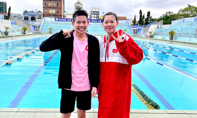 Star swimmer returns to competition after int'l retirement