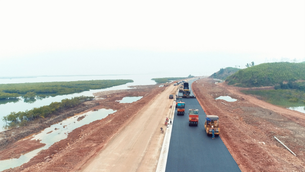 Các gói thầu dự án cao tốc Vân Đồn - Tiên Yên đang được đẩy nhanh tiến độ.