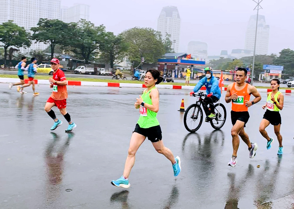 Phạm Thị Huệ hoàn thành cự ly 42 km ở vị trí thứ 2, giành suất tham dự SEA Games 31.