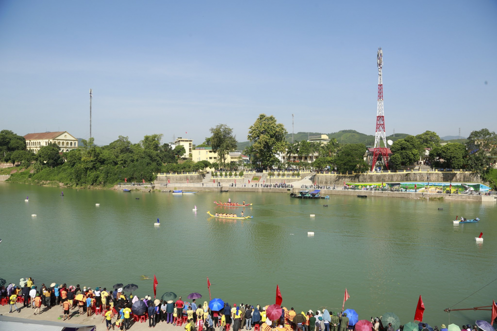 The traditional boat racing festival in Tien Yen district (Photo taken before April 27, 2021)