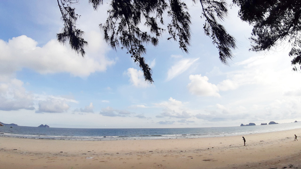 Truong Chinh beach on Ngoc Vung island