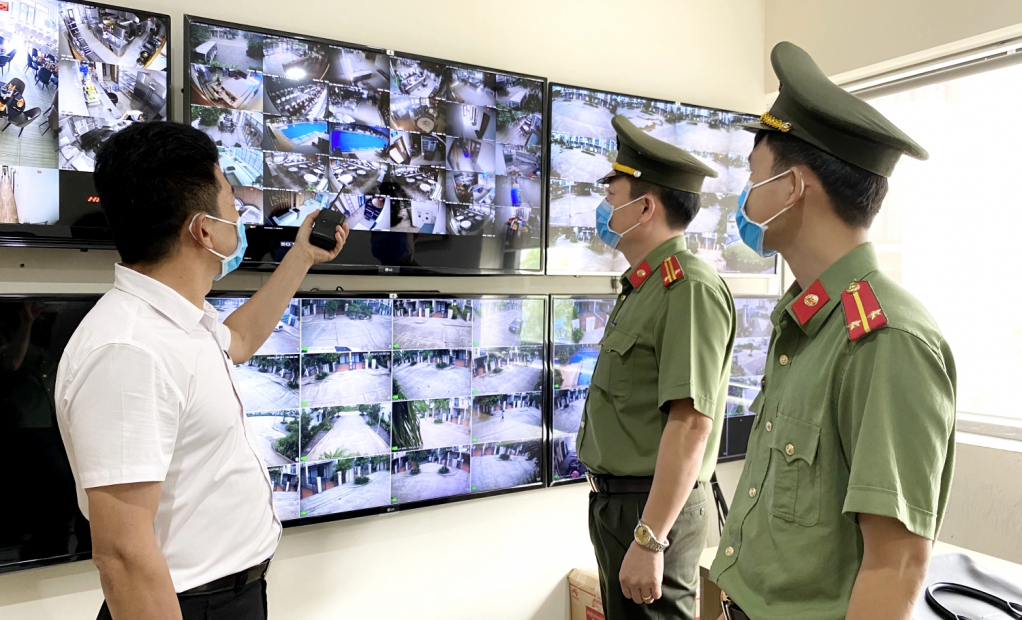 CBCS Phòng An ninh Đối ngoại (Công an tỉnh) kiểm tra tình hình ANTT tại khách sạn Bông Sen Hoàng Gia Hạ Long.