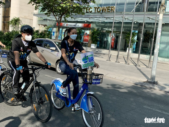 HHen Niê đạp xe khởi động chiến dịch Giờ Trái đất 2022 - Ảnh 4.