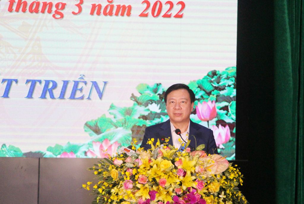 Đồng chí Phạm Xuân Thăng, Ủy viên Trung ương Đảng, Bí thư Tỉnh ủy, Chủ tịch HĐND tỉnh Hải Dương, phát biểu tại hội nghị.