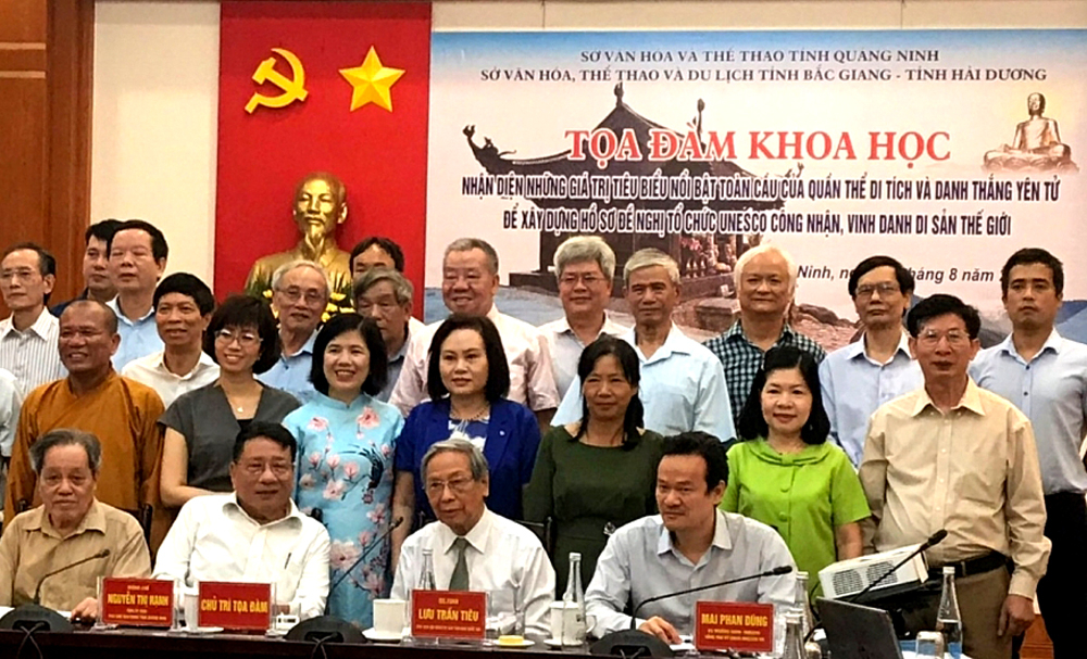 Ông Trần Trương (đứng thứ 2 từ phải sang) tại tọa đàm khoa học Nhận diện những giá trị tiêu biểu nổi bật của quần thể Di tích và danh thắng Yên Tử, để xây dựng hồ sơ đề nghị Tổ chức UNESCO công nhận Quần thể Di tích - Danh thắng Yên Tử là Di sản Văn hóa thế giới. (ảnh do nhân vật cung cấp)