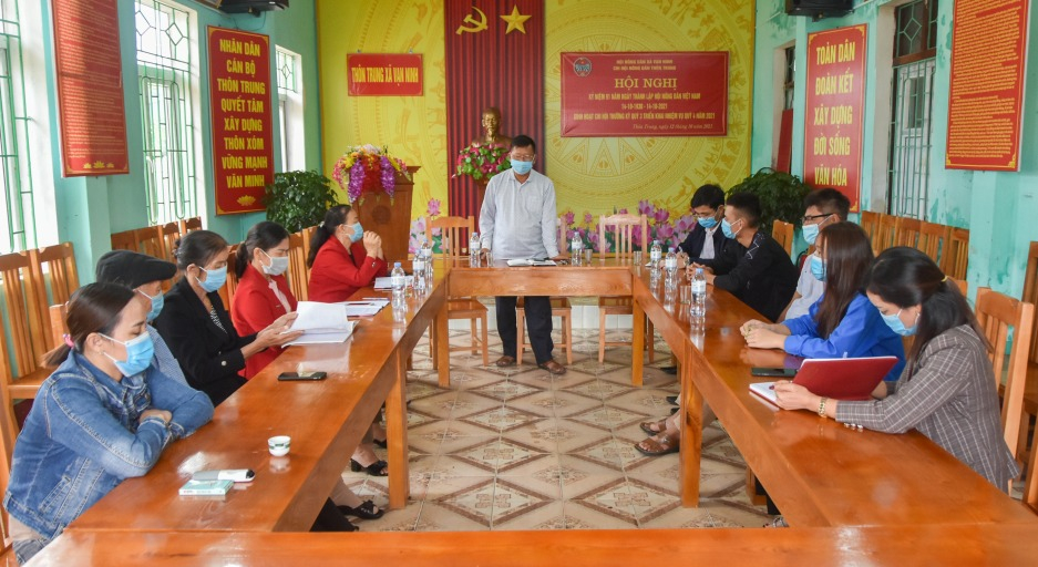 Một buổi sinh hoạt của Chi bộ thôn Trung, xã Vạn Ninh (Móng Cái), tháng 10/2021.